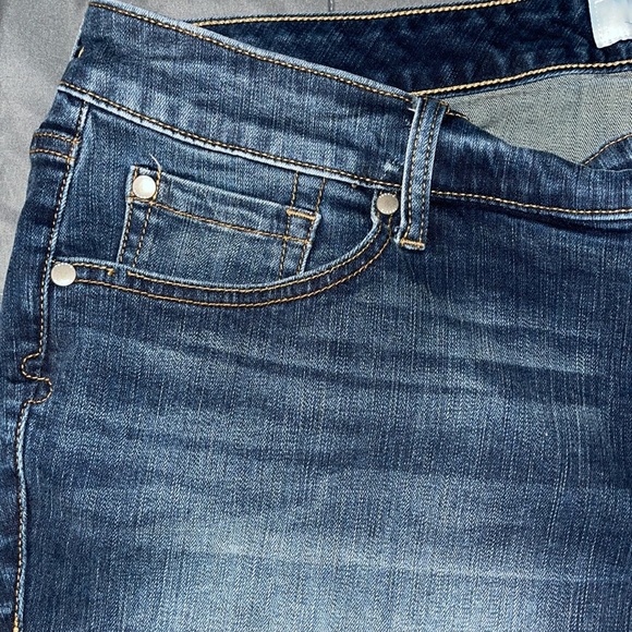 TORRID RAW HEM STRETCH DENIM SHORTS SIZE 18. - Picture 5 of 12